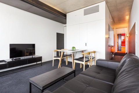 Magnificent Apartment With Spa In Melb - ACT Tourism 3