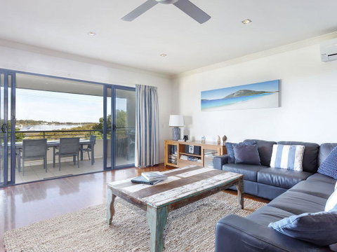 Magnificent Views - Mariners Mark - ACT Tourism 0