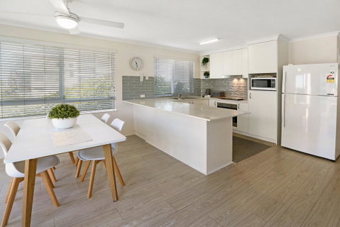 MAINSAIL8- MOOLOOLABA BEACH - ACT Tourism 0