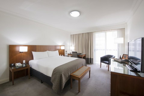 Majestic Roof Garden Hotel - ACT Tourism 0