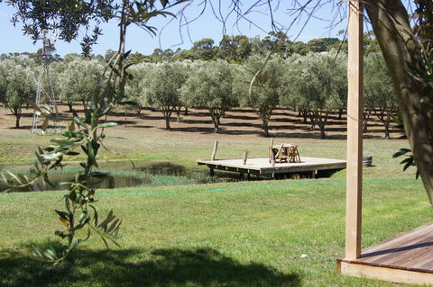 Manzanillo Grove Villa - ACT Tourism 2