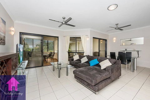 Marina View Apartment - Walk To The Strand - ACT Tourism 3