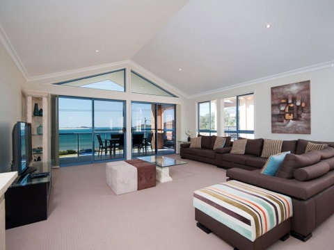 Marine Dr 2/68 - Fingal Bay - ACT Tourism 3