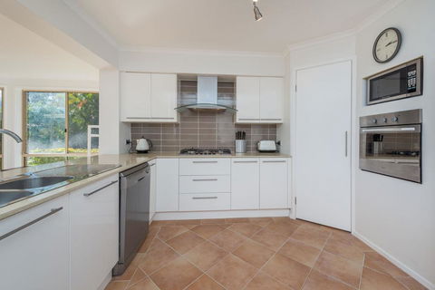 Mariner Beach House - Salamander Bay - ACT Tourism 0