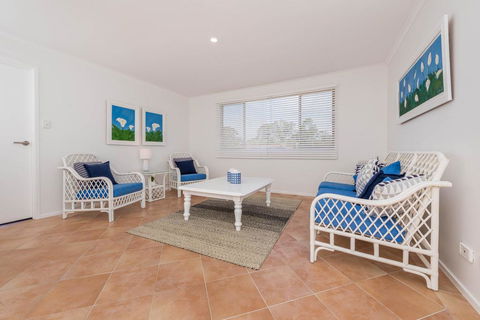 Mariner Beach House - Salamander Bay - ACT Tourism 3