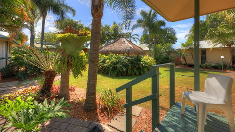 Maroochy River Resort & Bungalows - ACT Tourism 0