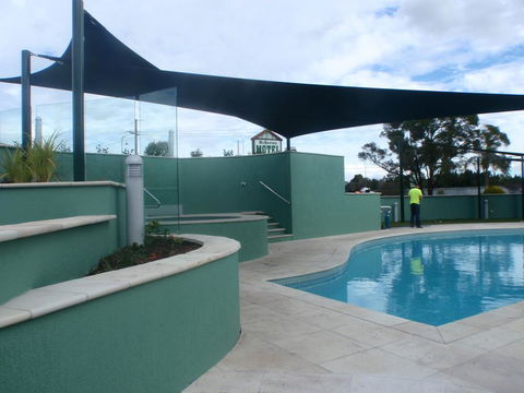 McNevins Logan Park Motel - ACT Tourism 2