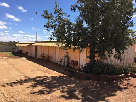 Meekatharra Hotel - ACT Tourism 1