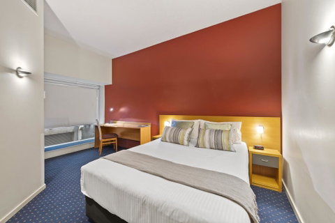 Melbourne Hotel CBD - ACT Tourism 3