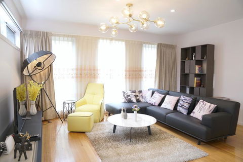 Melbourne Luxury Villa At Doncaster - ACT Tourism 1