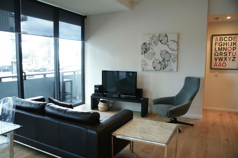 Melbourne Seaviews, Pool & Tennis - ACT Tourism 1