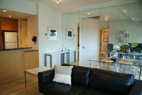 Melbourne Seaviews, Pool & Tennis - ACT Tourism 0