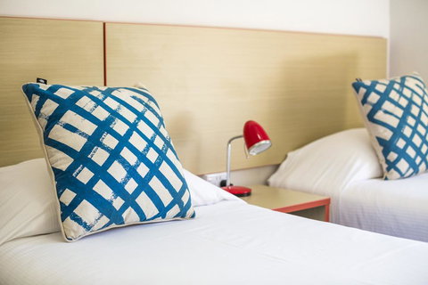 Melton Hotel Auburn - ACT Tourism 1