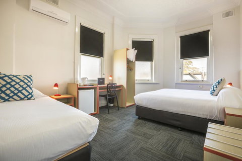 Melton Hotel Auburn - ACT Tourism 3