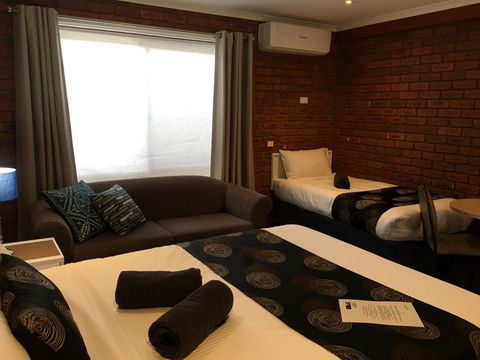 Melton Motor Inn And Apartments - ACT Tourism 1