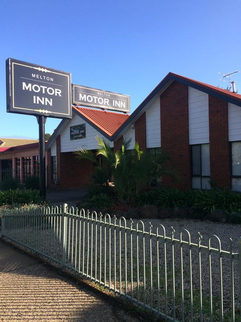 Melton Motor Inn And Apartments - ACT Tourism 3