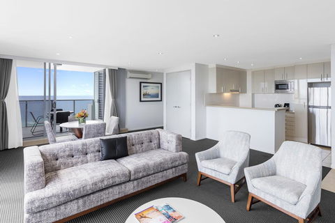 Meriton Suites Broadbeach - ACT Tourism 3