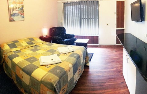 Merredin Olympic Motel - ACT Tourism 0