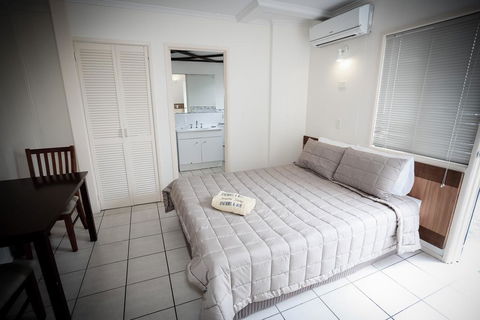 Miami Shore Apartments & Motel - ACT Tourism 3
