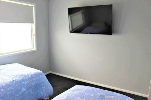Michael's Place: Brand New Unit Close To Uni & CBD - ACT Tourism 1