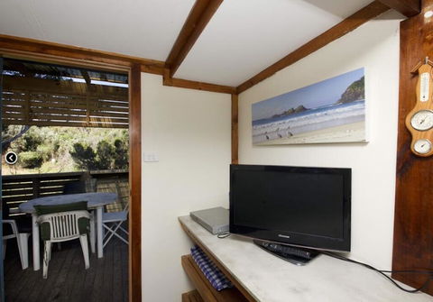 Mick's Beach Cottage - Seal Rocks Beachfront - ACT Tourism 3