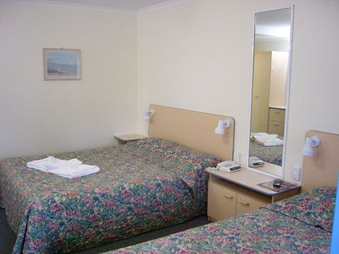 Mid Coast Motor Inn - ACT Tourism 0