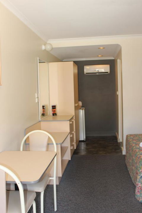 Mid Coast Motor Inn - ACT Tourism 1