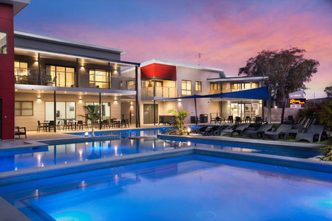 Middle Rock Holiday Resort - ACT Tourism 0