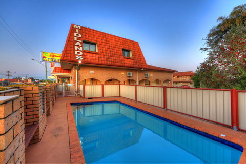 Midlands Motel - ACT Tourism 1