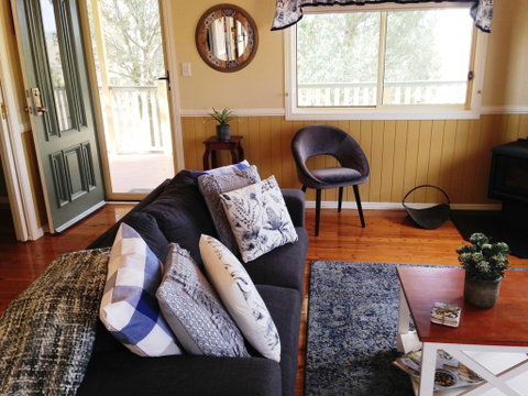 Milford Country Cottages - ACT Tourism 1