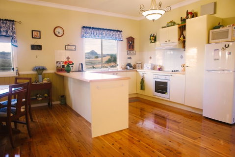 Milford Country Cottages - ACT Tourism 3