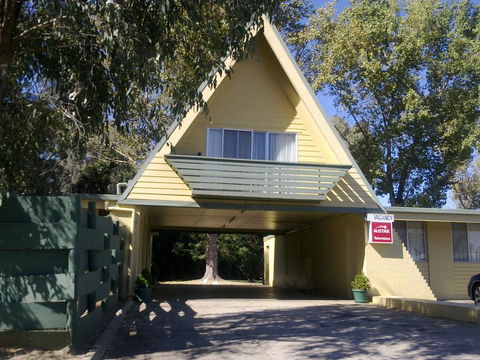 Millers Cottage Motel - ACT Tourism 0