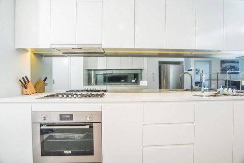 Minimalism Modern Apartment, Waterview, Parking, IGA - ACT Tourism 3