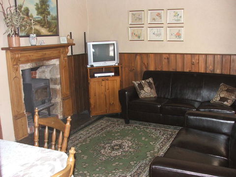 Mintaro Hideaway - ACT Tourism 3