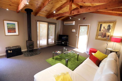 Mirkwood Forest Self-contained Spa Cottages - ACT Tourism 2