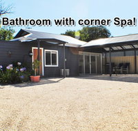 MODERN  LUXURIOUS WITH SPA BATH - ACT Tourism