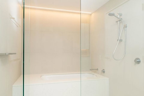 Modern 2 Bedroom Apartment In Darling Harbour - ACT Tourism 2