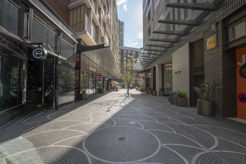 Modern Apartment In Darling Harbour - ACT Tourism 1