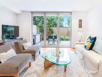 Modern apartment with large courtyard and short walk to Bondi Beach