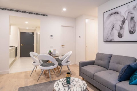 Modern Comfort Apartment 6# @St Kilda Rd - ACT Tourism 1