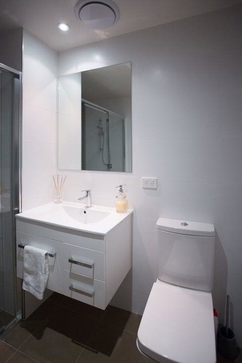 Modern Executive Apartment @ Braddon, 1BR, Wine, Wifi, Secure Parking, Canberra - ACT Tourism 3