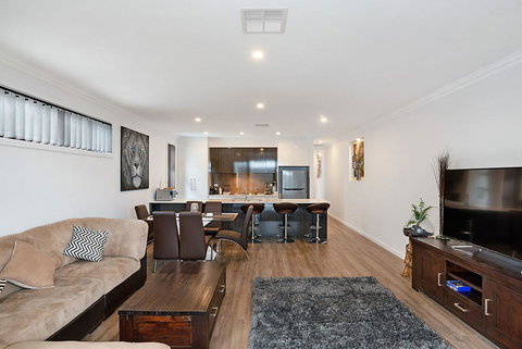 Modern Luxury At Christies Beach - ACT Tourism 3