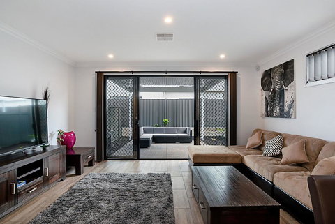 Modern Luxury At Christies Beach - ACT Tourism 2