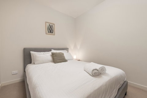 Modern One Bed Room With Balcony - ACT Tourism 1