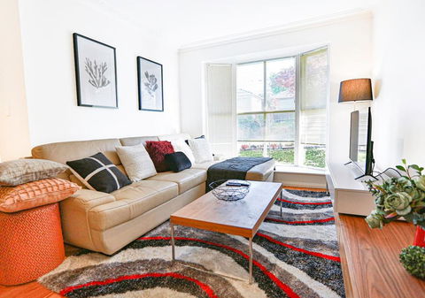 Mont Albert 2 Bedrooms Morden House - ACT Tourism 2