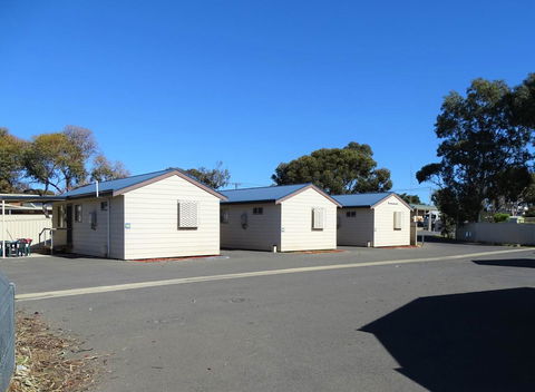 Moonta Bay Cabins - ACT Tourism 0