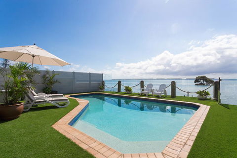 Moreton Bay Beach Lodge - ACT Tourism 0