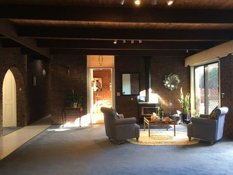 Mountain Gate Villa - ACT Tourism 3