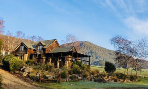 Mountain Grass Lodge (2 Bedroom) - ACT Tourism 0
