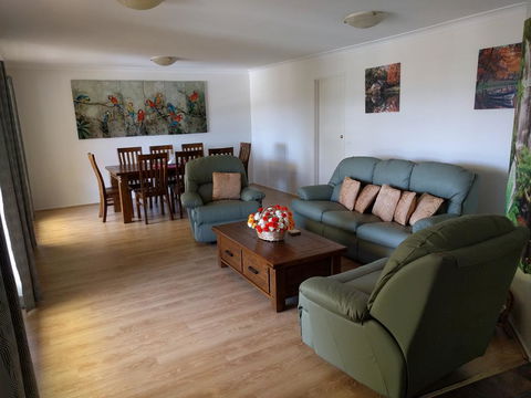 Mountain View Beach House - ACT Tourism 3